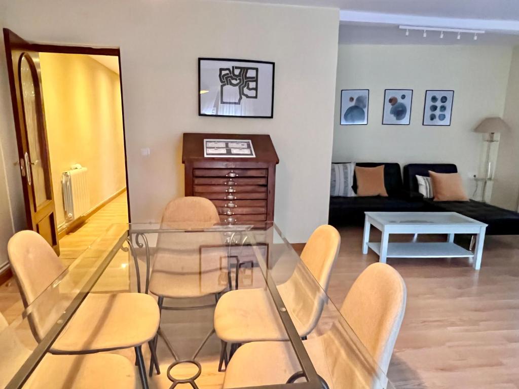 Posezení v ubytování Housing León La Imprenta