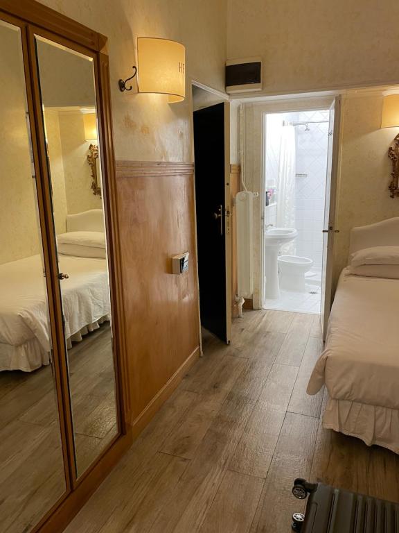 Postel nebo postele na pokoji v ubytování Hotel Fontana