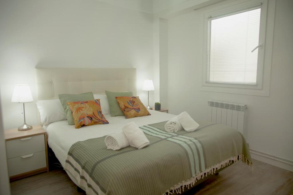 Posteľ alebo postele v izbe v ubytovaní Aukera Apartment I by Basque Homes