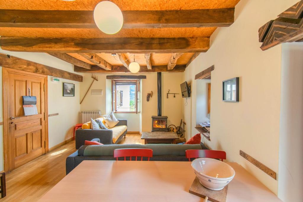 Posezení v ubytování Casa Monaut, acogedores apartamentos a los pies de la selva de Irati
