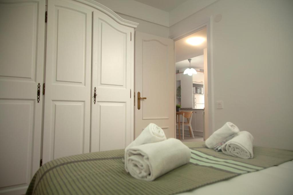 Posteľ alebo postele v izbe v ubytovaní Aukera Apartment I by Basque Homes