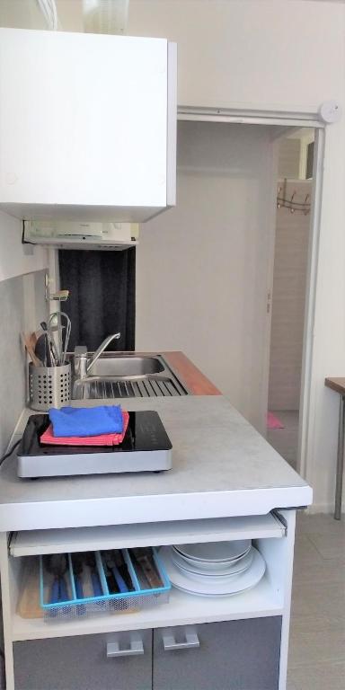 Chambre 1 PERSONNE et STUDIO 1 personne Avec Entrée Libre et Salle de Bain Privée - Estudio