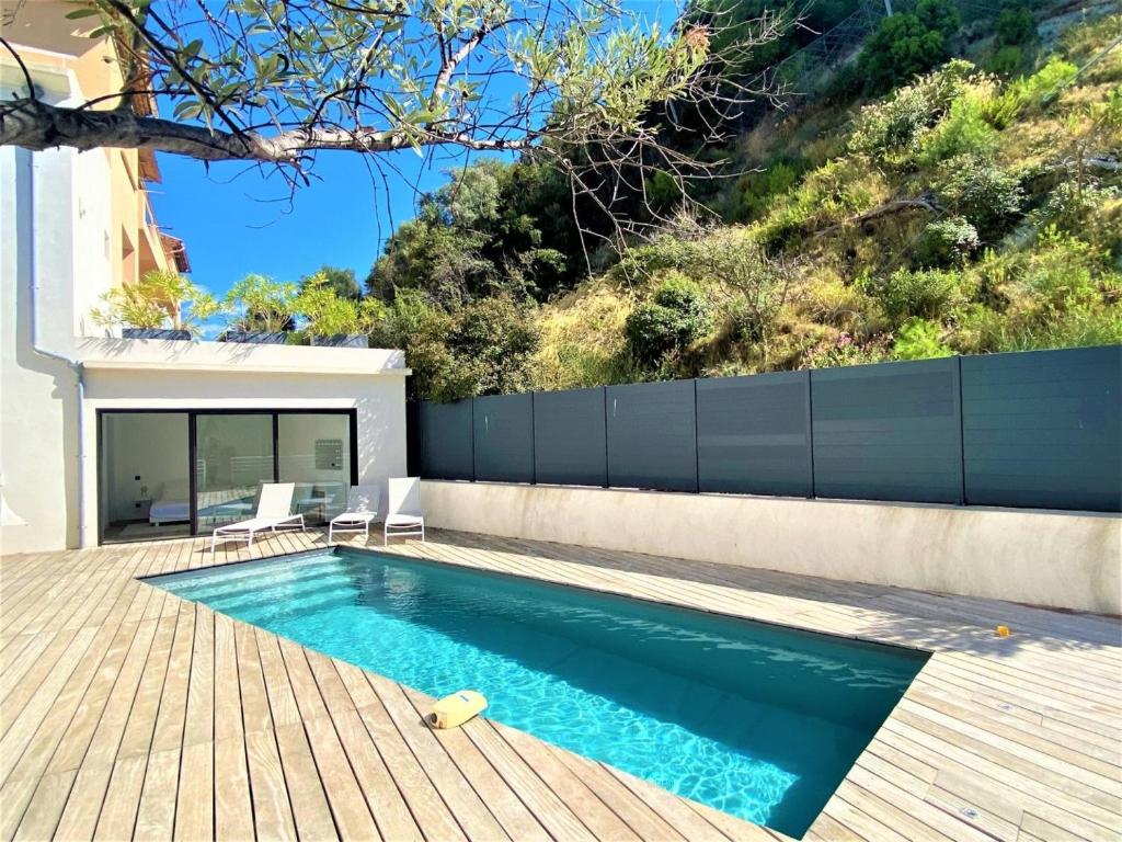 a swimming pool in the backyard of a house at Villa Marine - 10 pers - Centre Cassis - Piscine in Cassis