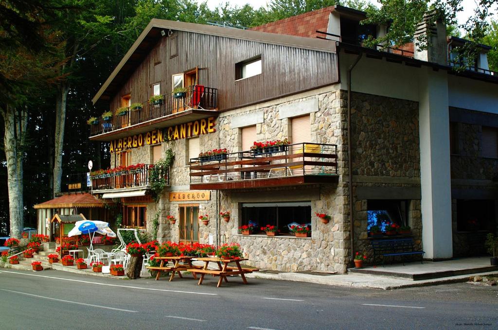 Budova, kde se hotel nachází