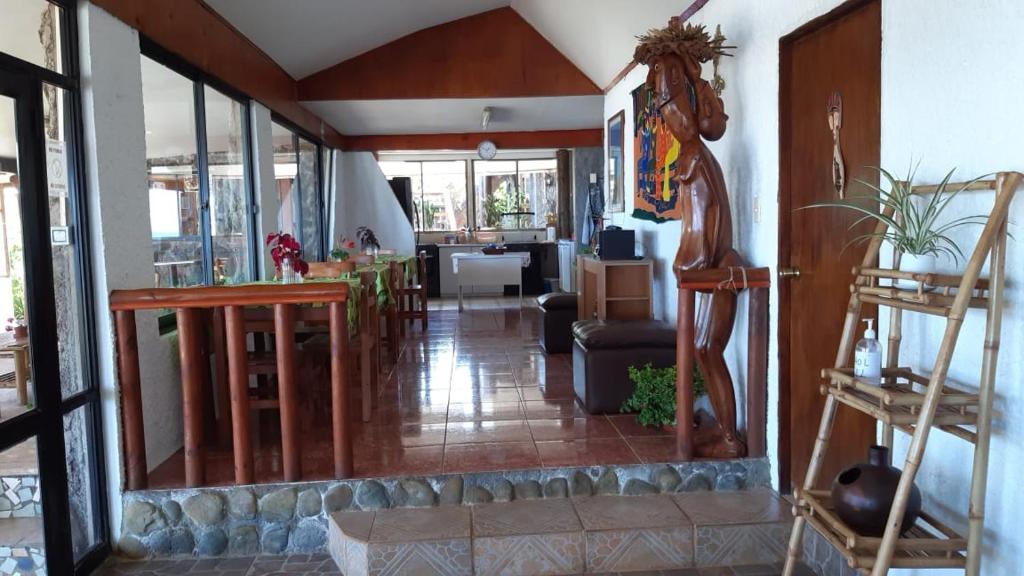 Foto dalla galleria di Cabañas & Hostal Tojika a Hanga Roa