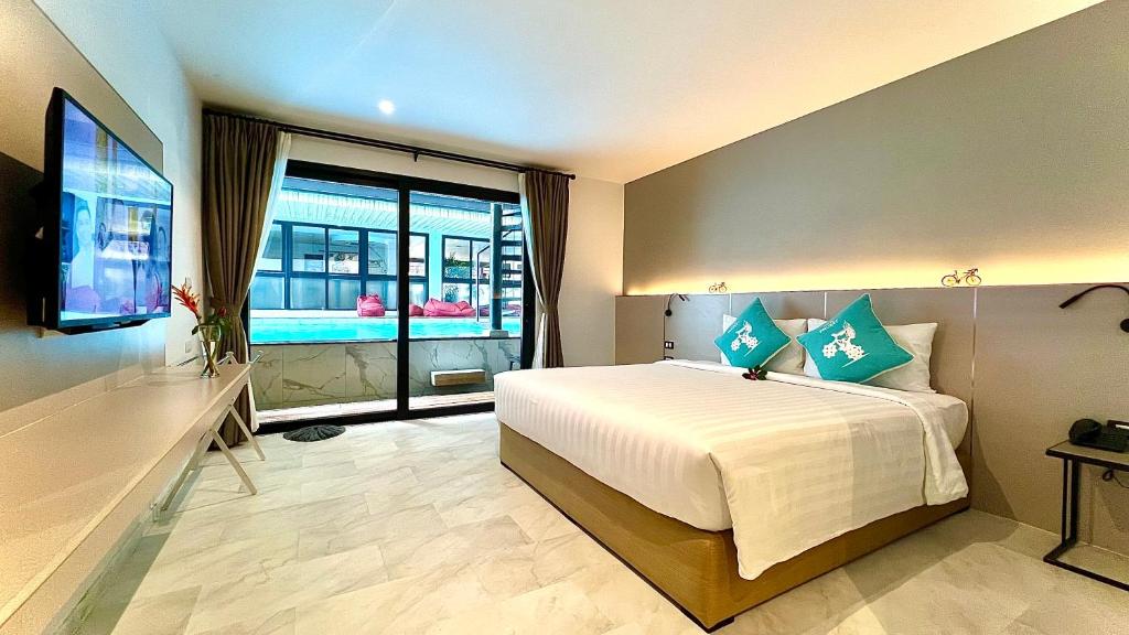 Tour De Phuket Hotel - SHA Plus - Deluxe Dubbele Of Dubbele Kamer Met Pooltoegang