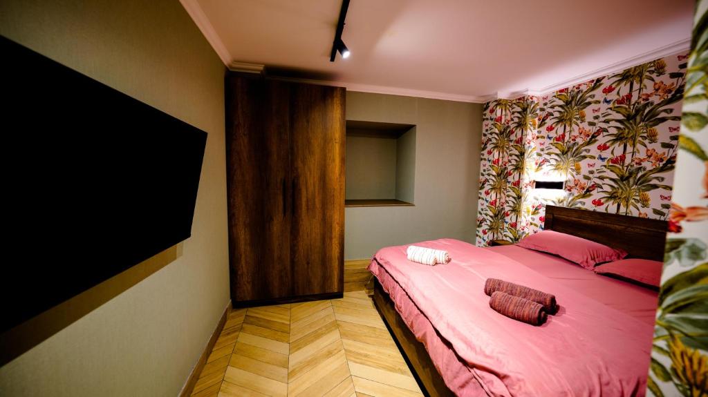 Anbani Apartments - City Center - King Studio