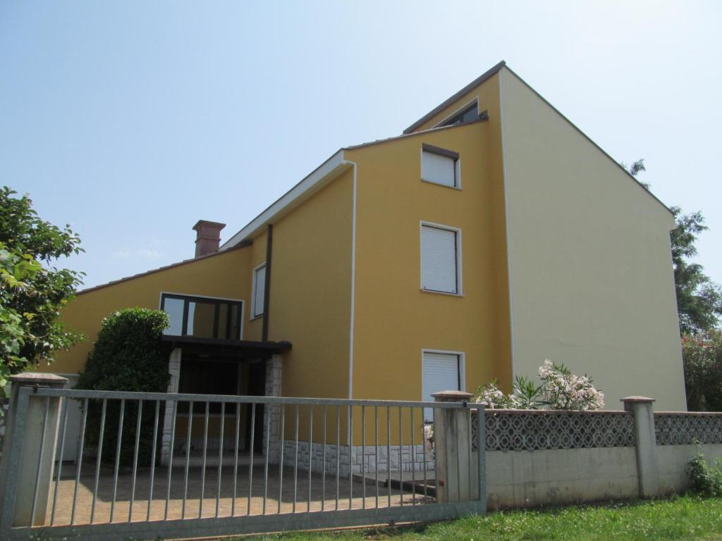 Budova, kde se apartmán nachází