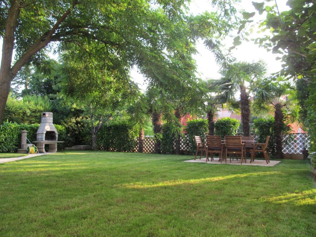 Zahrada ubytování Apartments ZVEZDICA*** with garden
