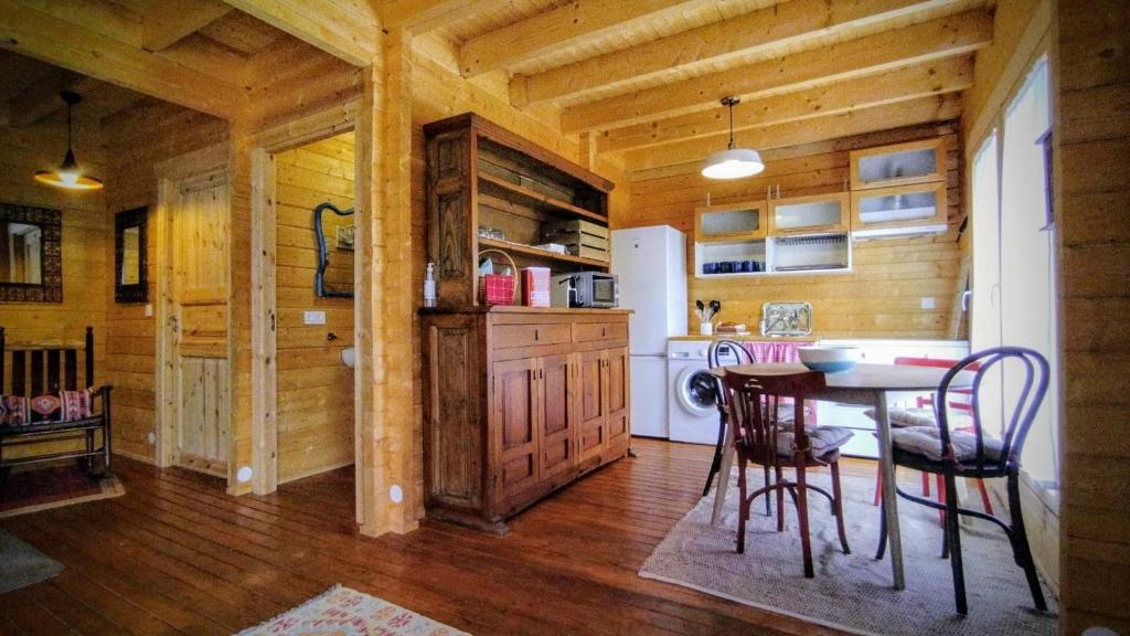 Kuchyň nebo kuchyňský kout v ubytování Casa rural El Bujo