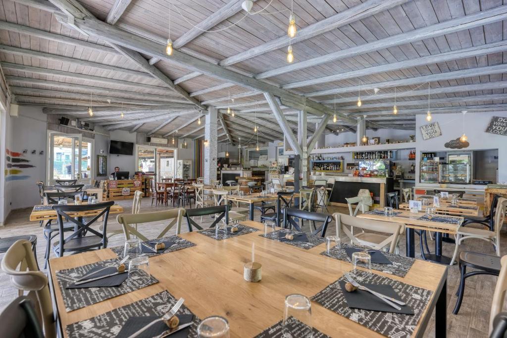 Restaurace v ubytování Camping Eden Glamping