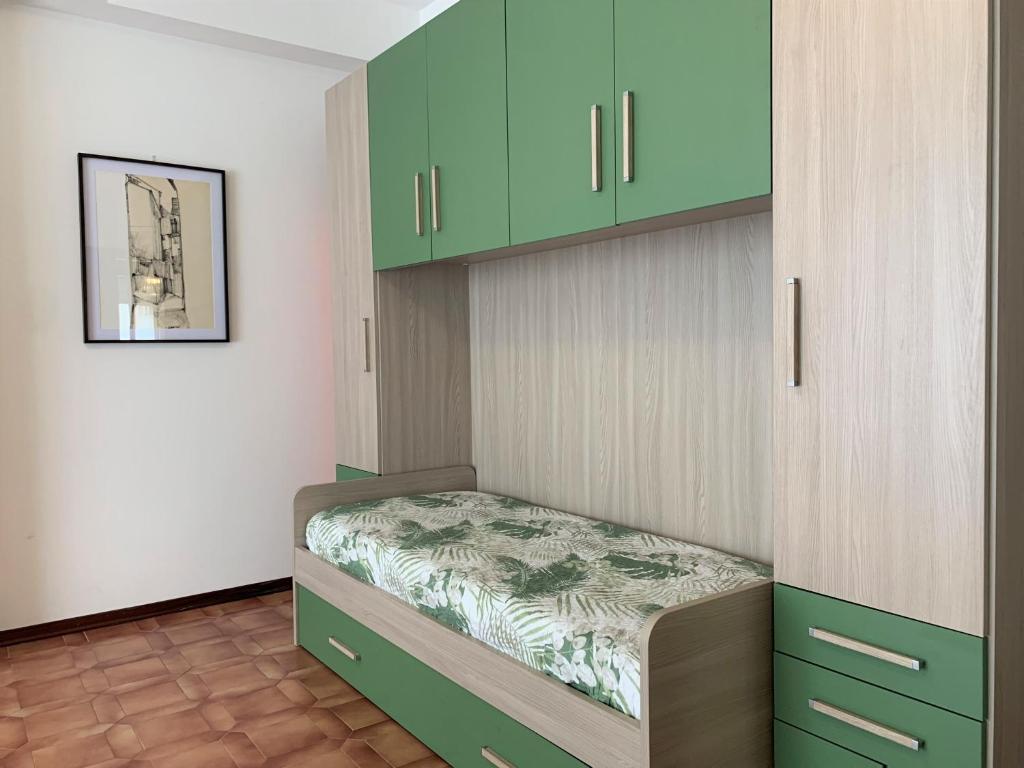A bed or beds in a room at Lella appartamenti con parcheggio
