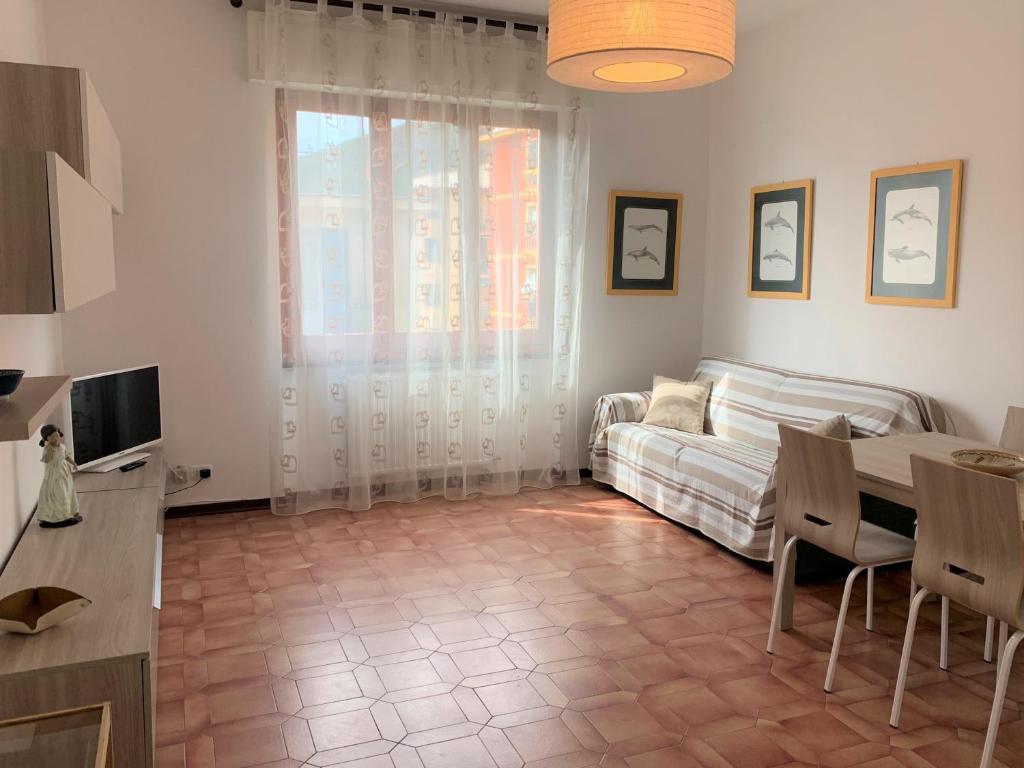 A television and/or entertainment centre at Lella appartamenti con parcheggio