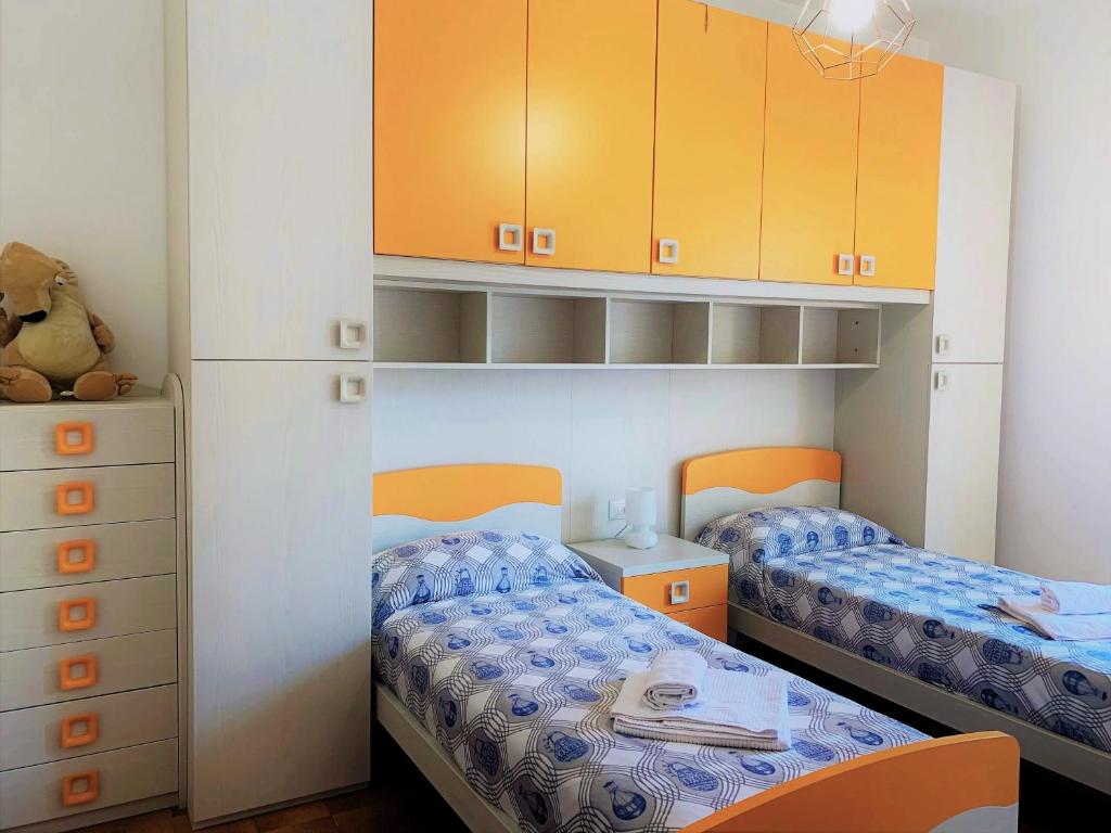 A bed or beds in a room at Lella appartamenti con parcheggio