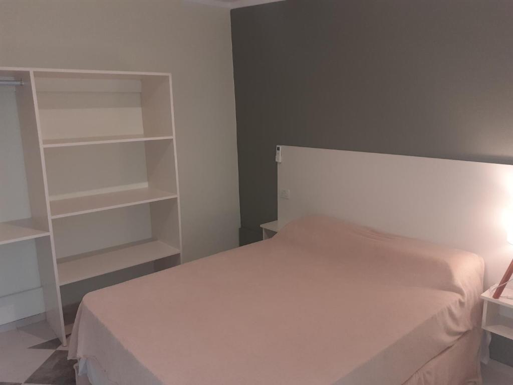 Una cama o camas en una habitación de Bello Jazmin 2