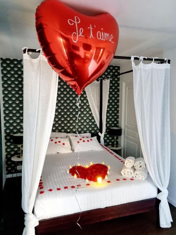 Zdjęcie z galerii obiektu Chalet privatif / suite romantique love balneo w mieście Le Castellet