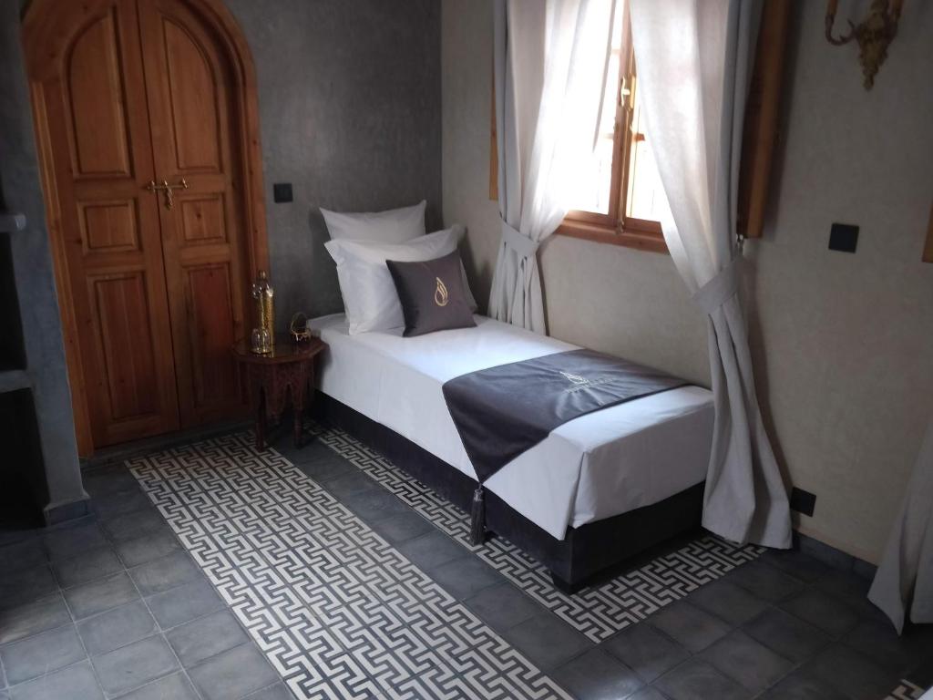 Postel nebo postele na pokoji v ubytování Riad Al Nubala