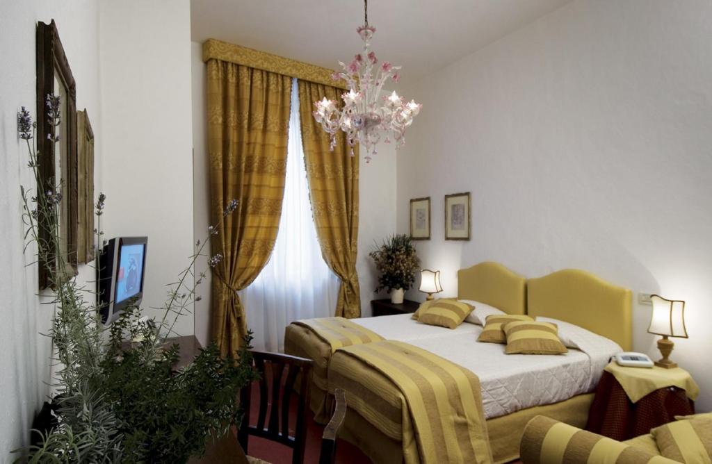Postel nebo postele na pokoji v ubytování Hotel Columbia