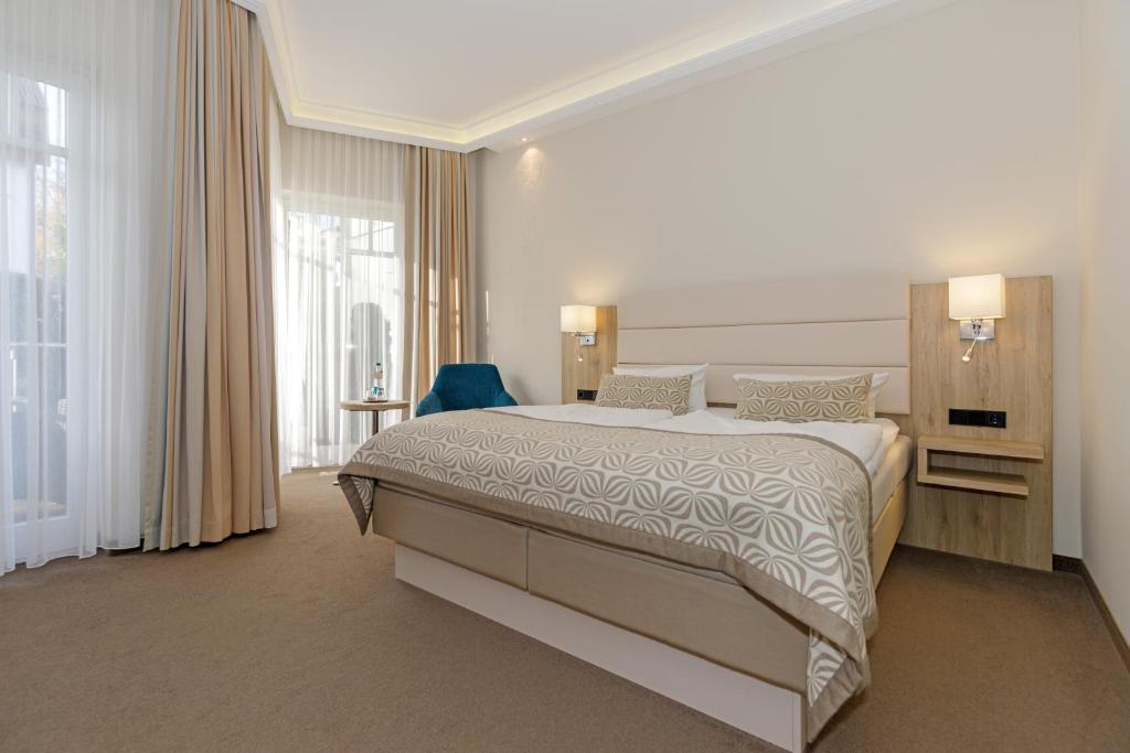 Postel nebo postele na pokoji v ubytování HOTEL am STRAND