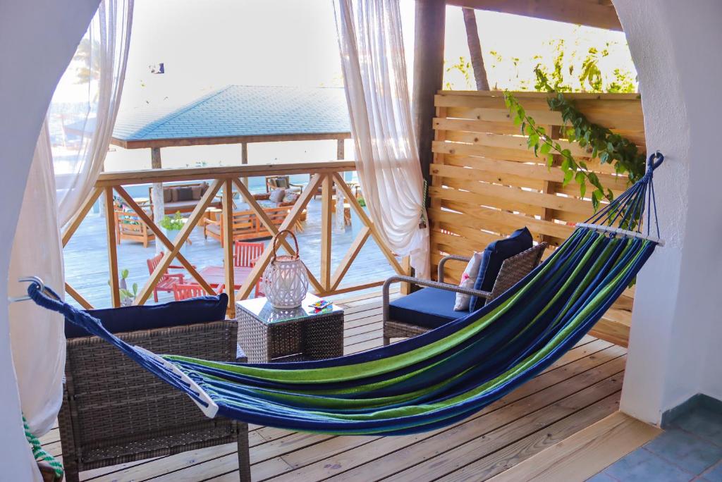 Ocean Point Beach Resort & Spa Adults Onlyにあるバルコニーまたはテラス
