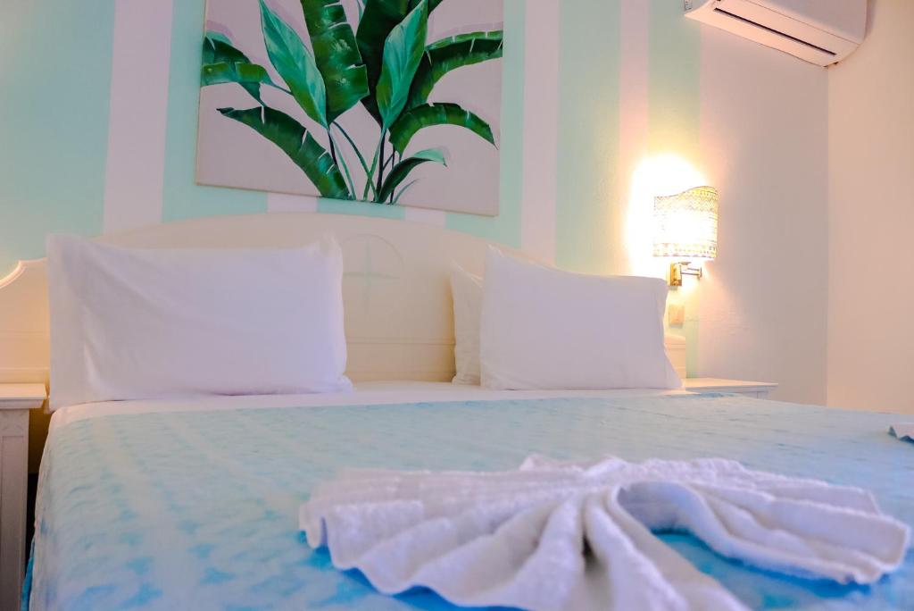 Ocean Point Beach Resort & Spa Adults Onlyにあるベッド