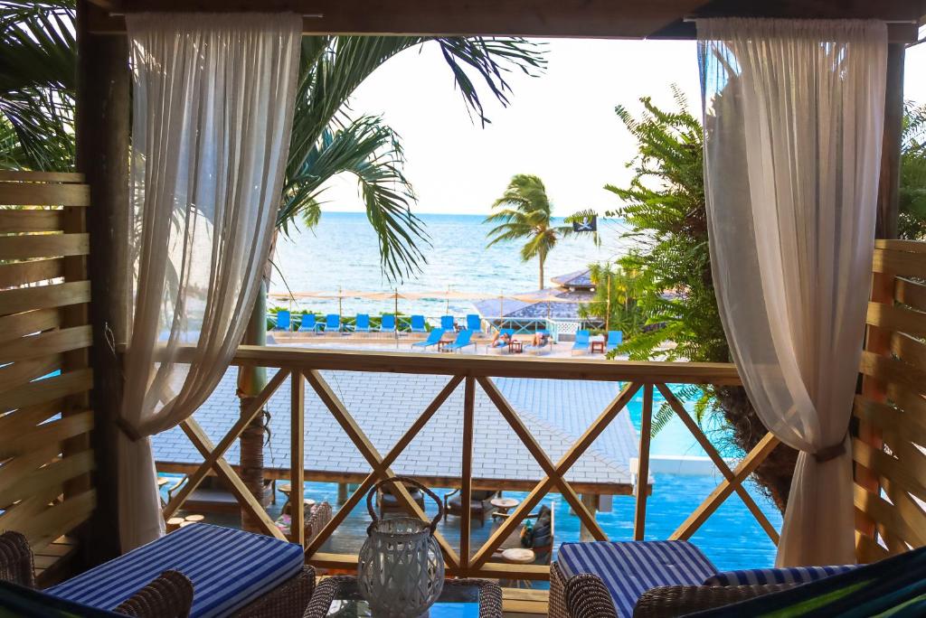 Ocean Point Beach Resort & Spa Adults Onlyの敷地内または近くにあるプール