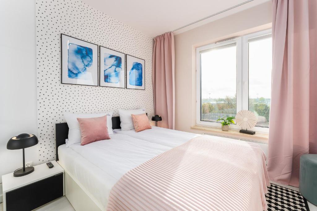 Łóżko lub łóżka w pokoju w obiekcie Klif Apartamenty Nadmorskie Tarasy D601