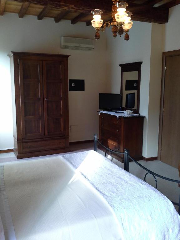 A bed or beds in a room at Le Stanze sul Po