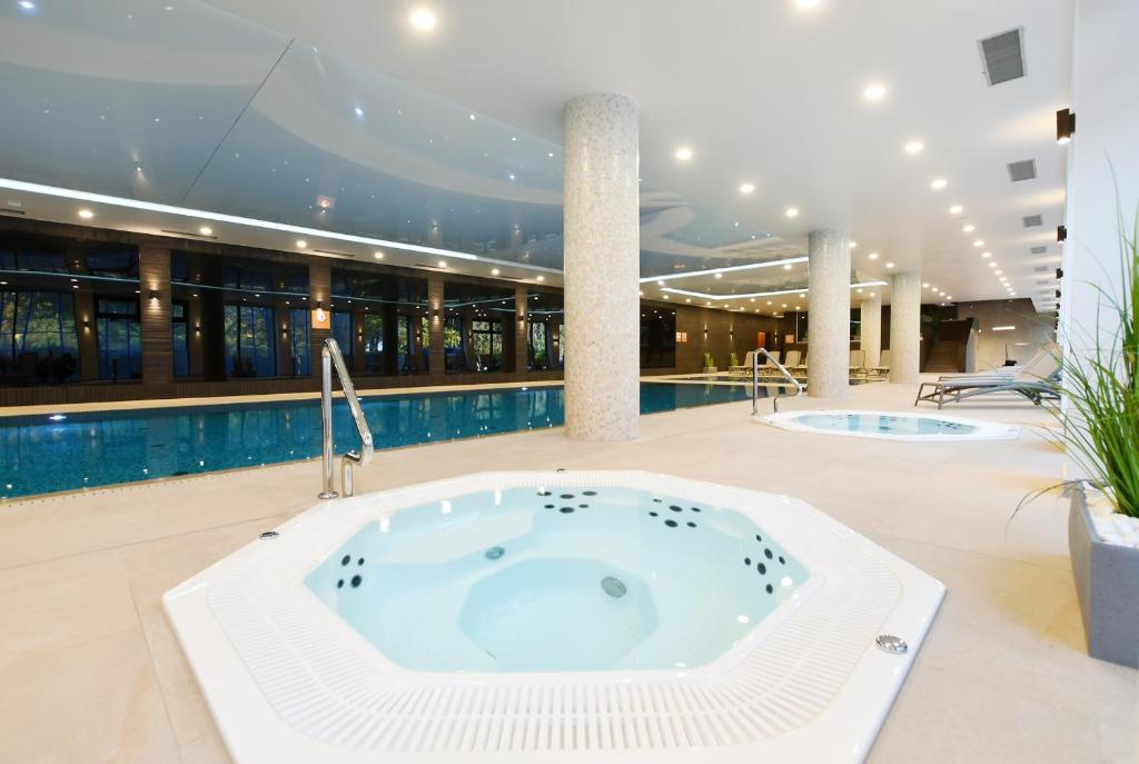 Basen w obiekcie Klif Apartamenty Nadmorskie Tarasy D601 lub w pobliżu