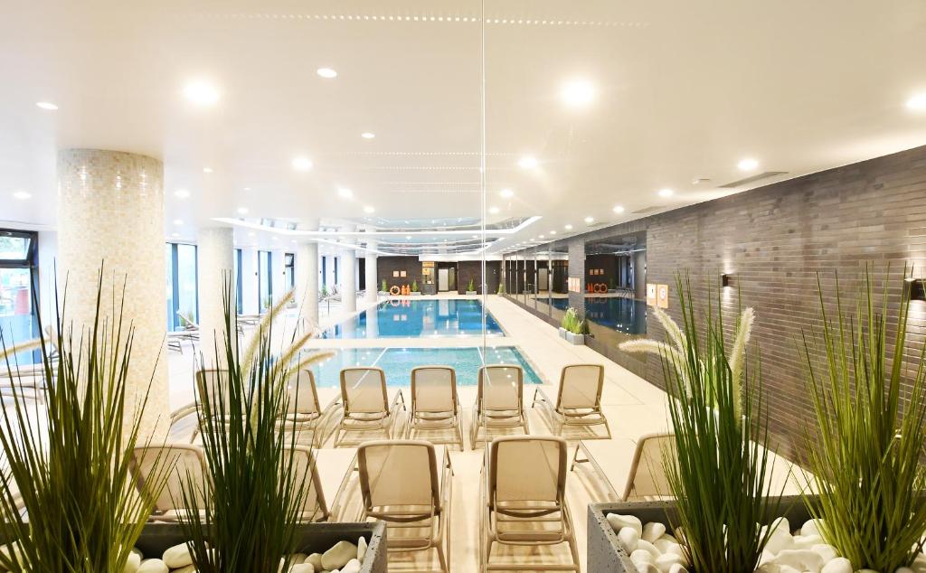 Basen w obiekcie Klif Apartamenty Nadmorskie Tarasy D601 lub w pobliżu