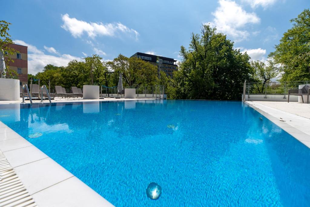 Basen w obiekcie Klif Apartamenty Nadmorskie Tarasy D601 lub w pobliżu