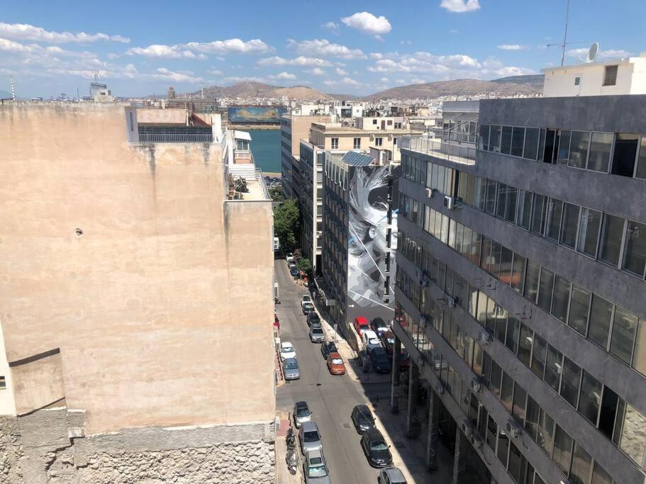 Nespecifikovaný výhled na destinaci Pireus nebo výhled na město při pohledu z apartmánu