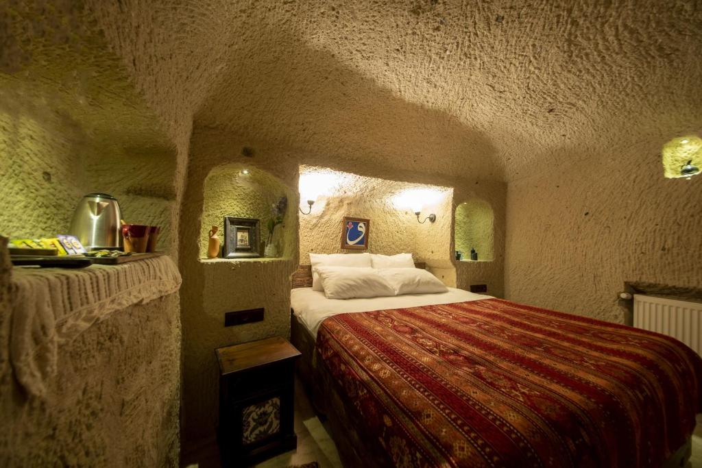 Postel nebo postele na pokoji v ubytování Shiraz Cave Cappadocia