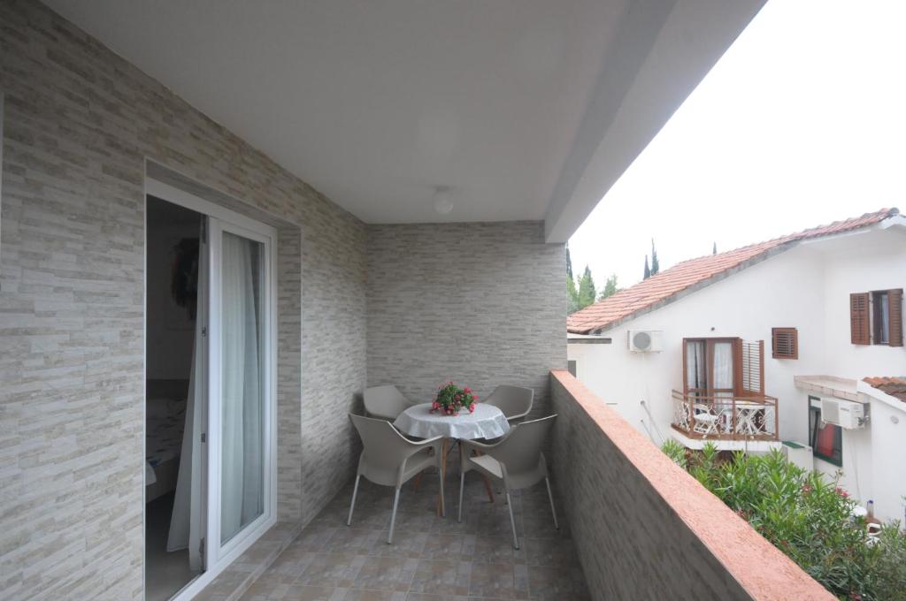 Balkón nebo terasa v ubytování Apartments Vila Anastasia