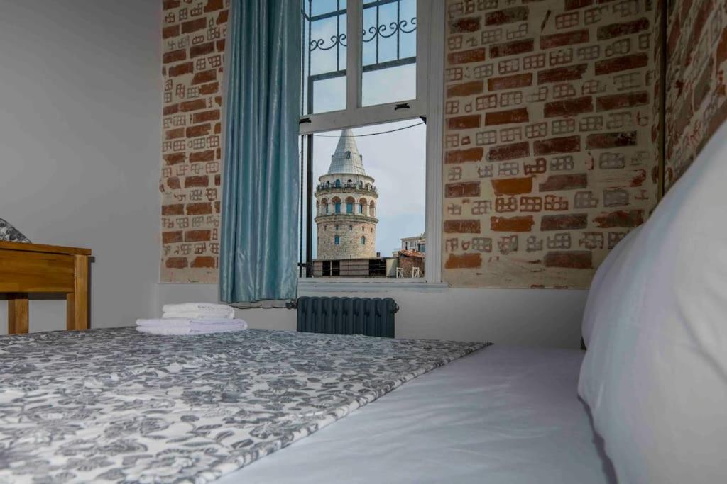 Postel nebo postele na pokoji v ubytování 3 Bedroom Historic Apartment Near to Galata Tower