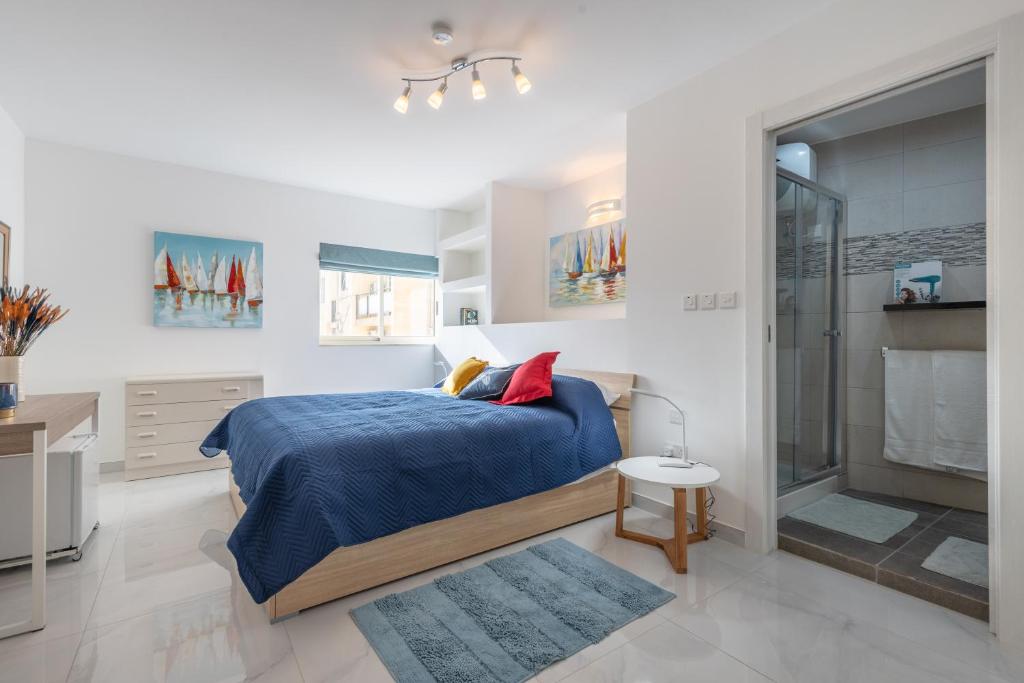 Postel nebo postele na pokoji v ubytování Sliema Bedrooms with ensuite bathrooms