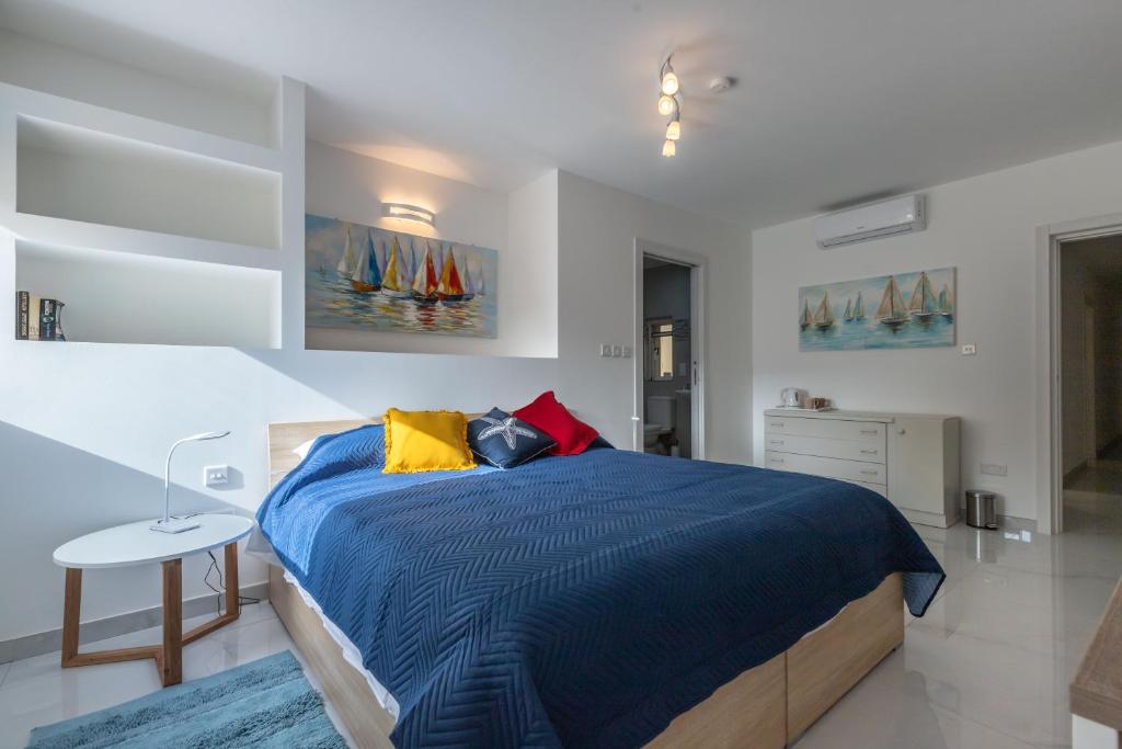 Postel nebo postele na pokoji v ubytování Sliema Bedrooms with ensuite bathrooms
