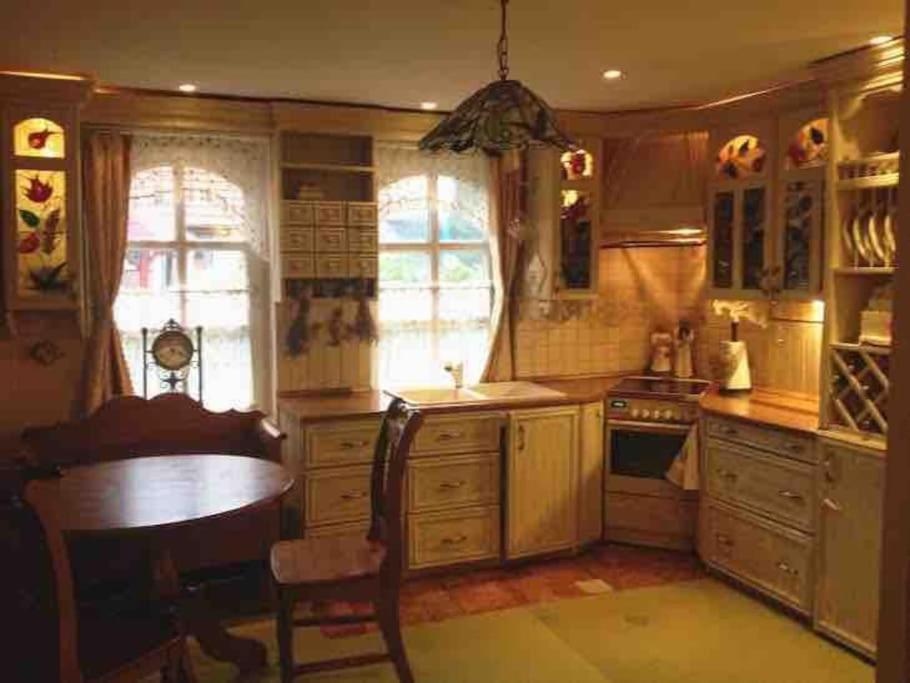 A kitchen or kitchenette at Meseházikó