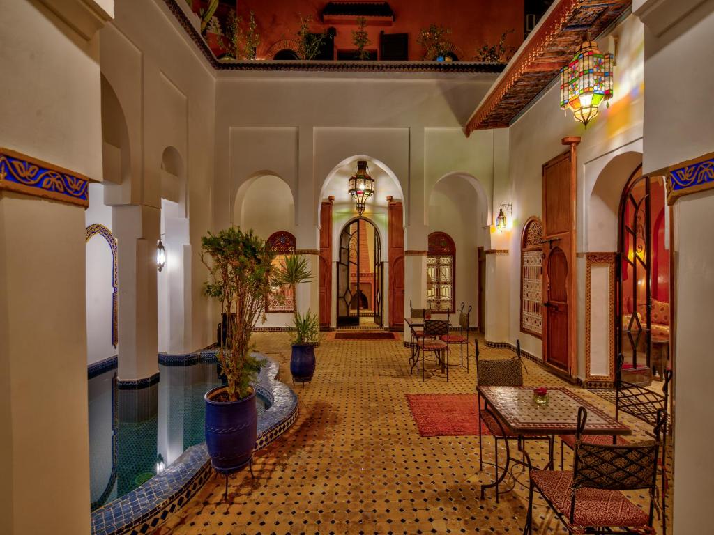 Bazén v ubytování Palais Tinmel Marrakech nebo v jeho okolí