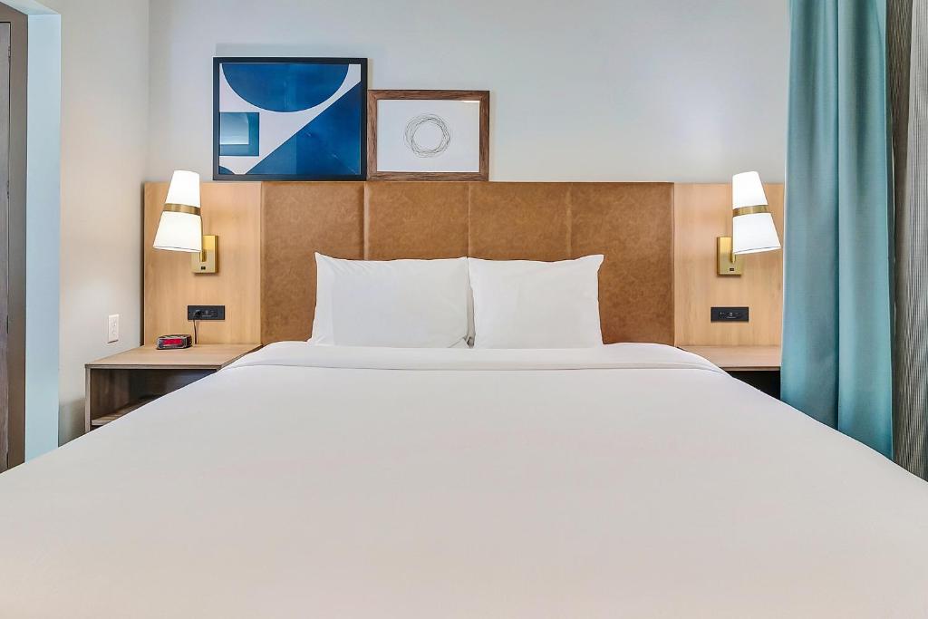 Postel nebo postele na pokoji v ubytování Staybridge Suites Tyler University Area by IHG