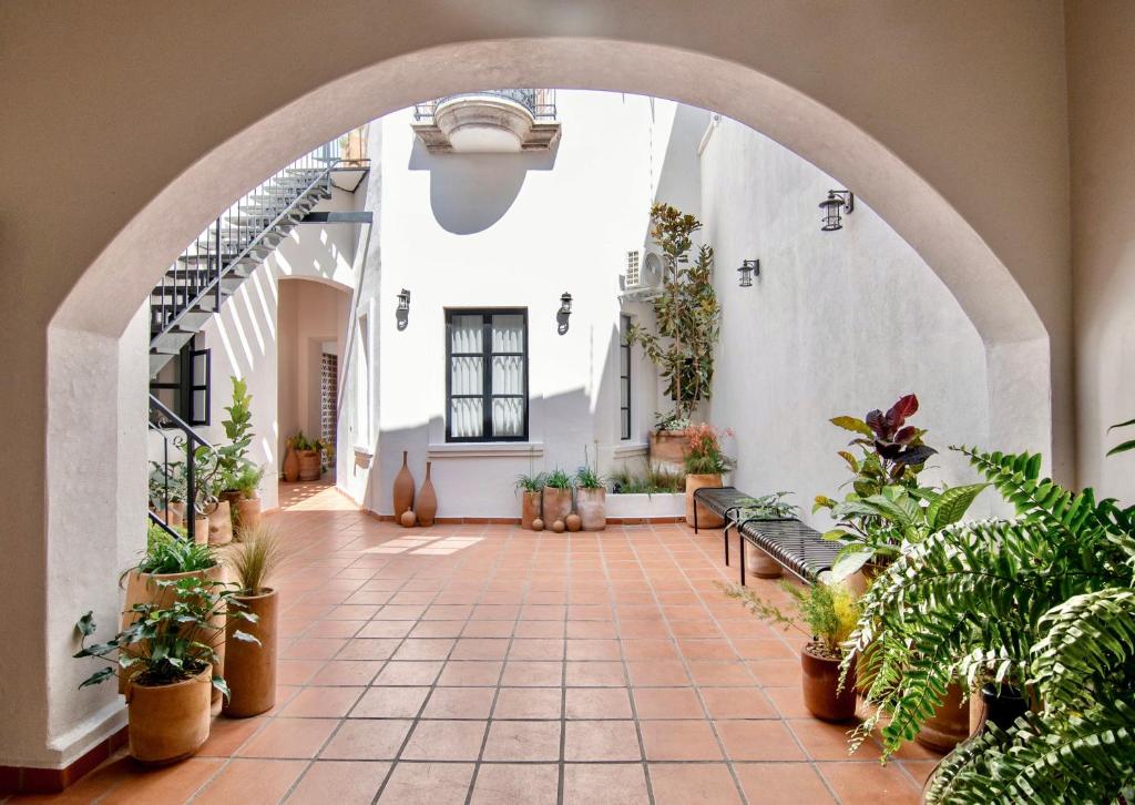 an indoor courtyard with potted plants in a building at Casa Irake in Guadalajara