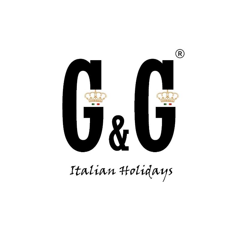 een logo voor een modeboetiek met de initialen ma en jtc bij G&G Holidays in Santa Maria di Castellabate