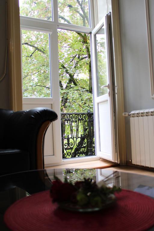 a room with a glass table and a window at Siesta in Kikinda