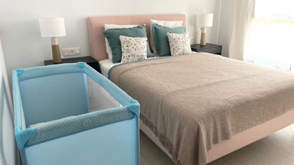 Posteľ alebo postele v izbe v ubytovaní Estepona Place - Spacious family city apartment