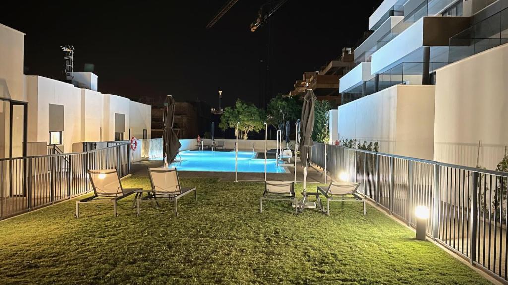 Bazén v ubytovaní Estepona Place - Spacious family city apartment alebo v jeho blízkosti