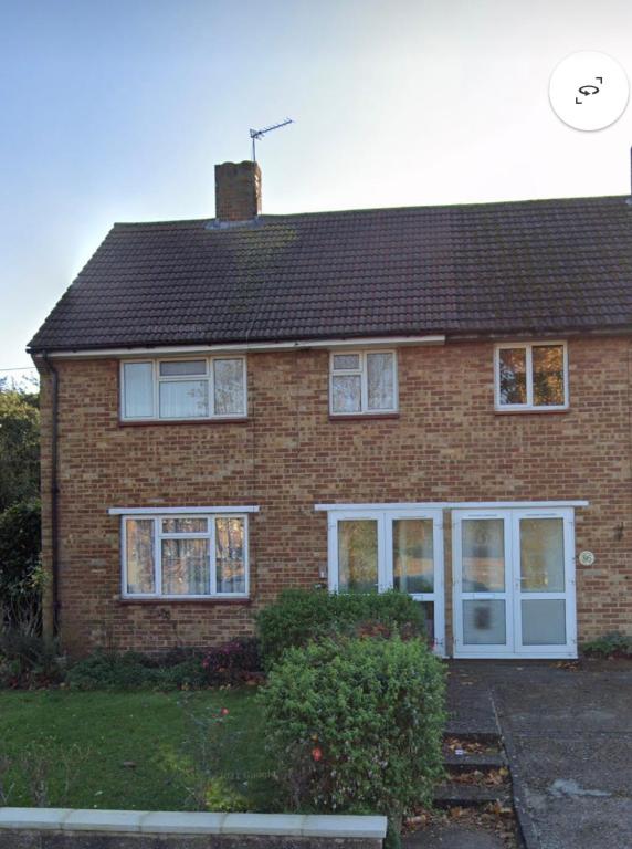 Spacious and Beautiful Large Studio Apartment in Orpington, Saint Mary