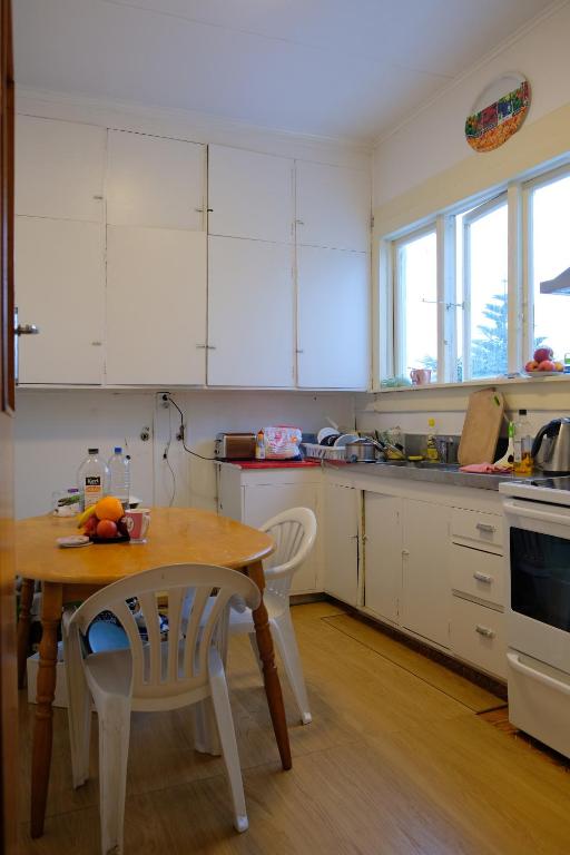 Kuchyň nebo kuchyňský kout v ubytování 3 spacious bedrooms