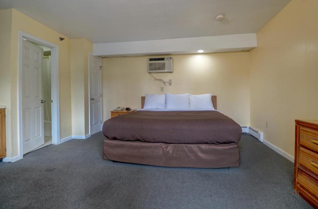 Brookside Inn & Cottages photo
