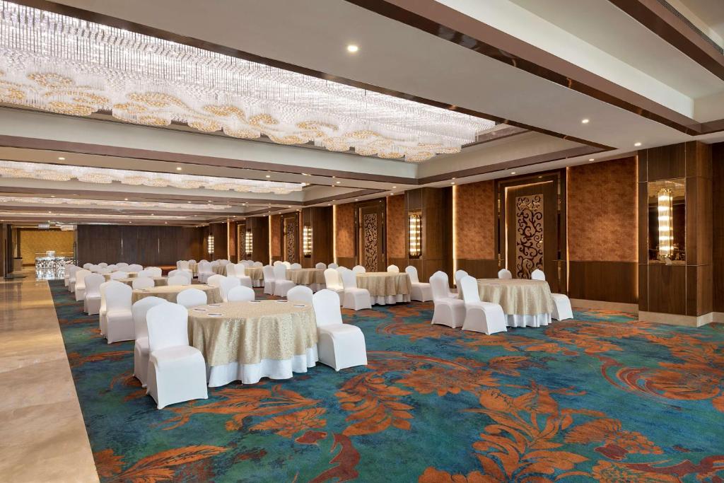 Restaurace v ubytování Radisson Blu Towers Kaushambi Delhi NCR