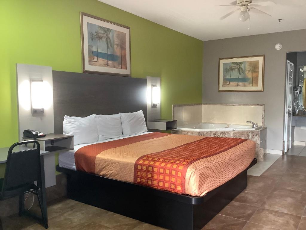 Texas Inn - Welasco/Mercedes - King Suite With Spa Bath - Non-Smoking